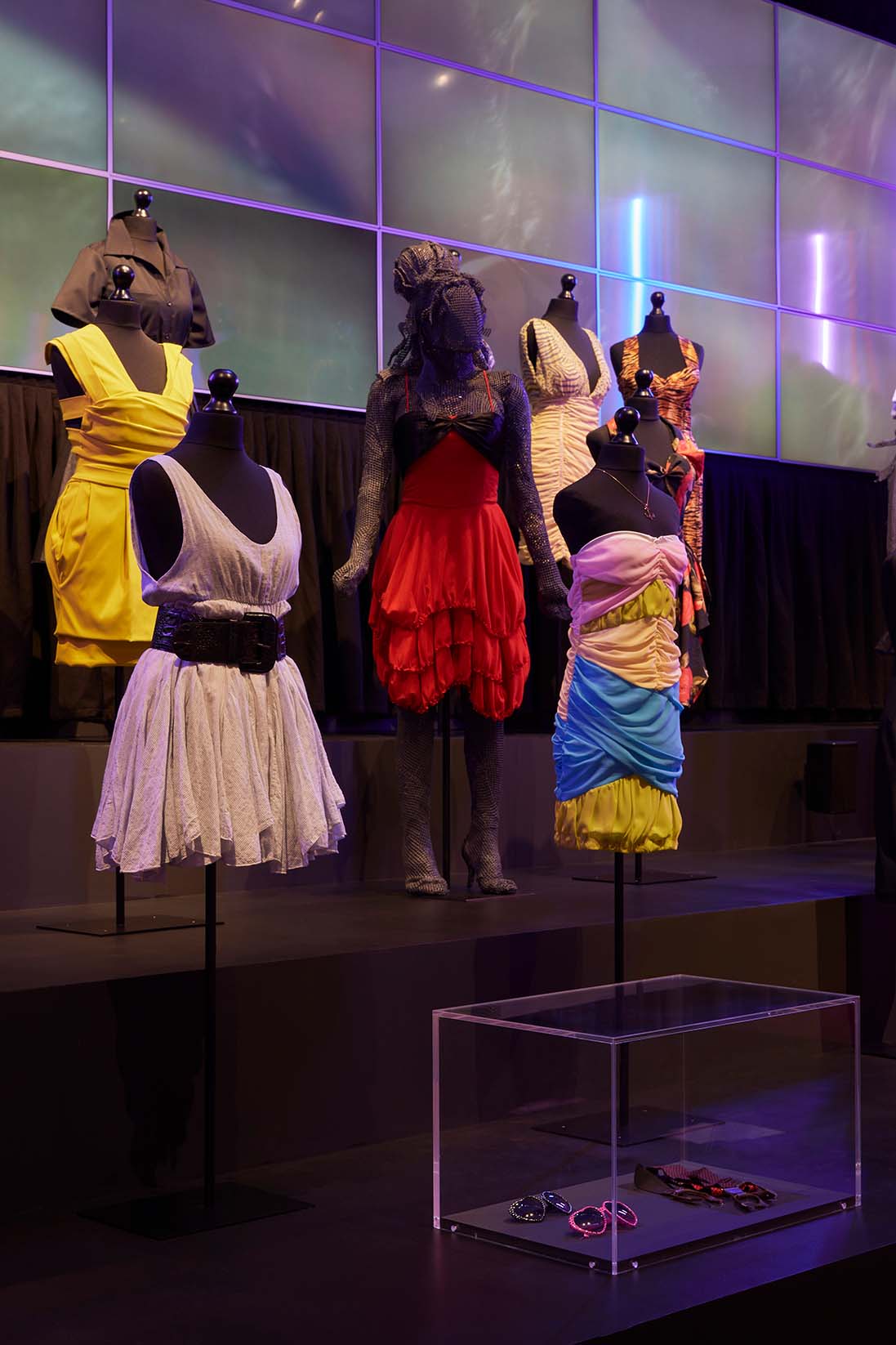 Amy’s garments during the Frank era demonstrate her humble beginnings as a North London girl who bought looks off the rail from the highstreet, with jazz and Hip Hop inflections