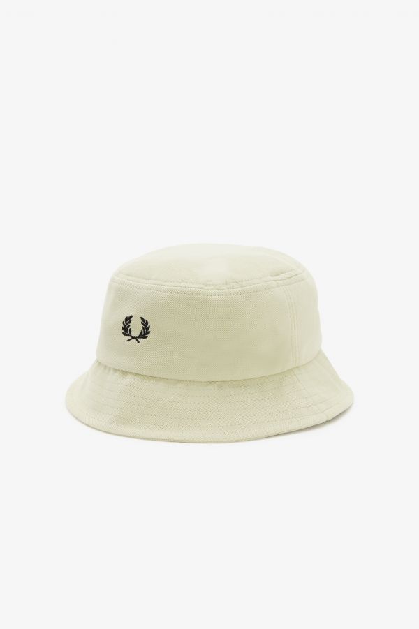 قبعة دلو من البيكيه