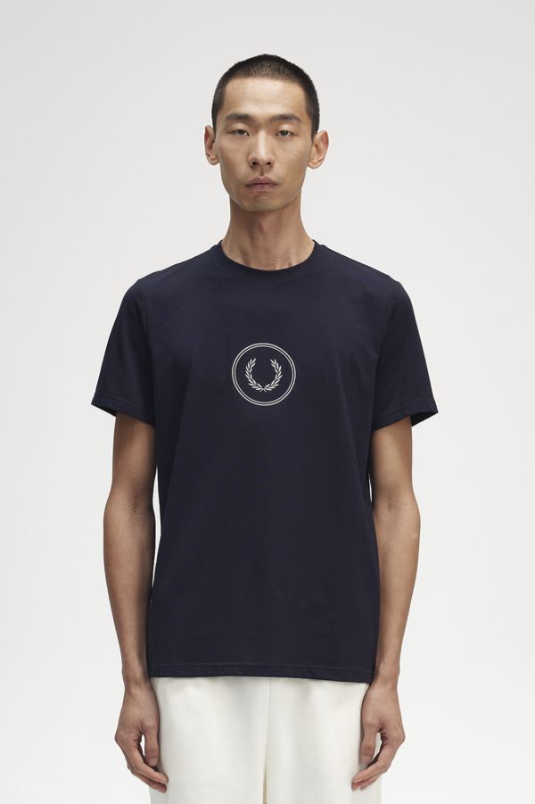 T-shirt com símbolo da marca em círculo