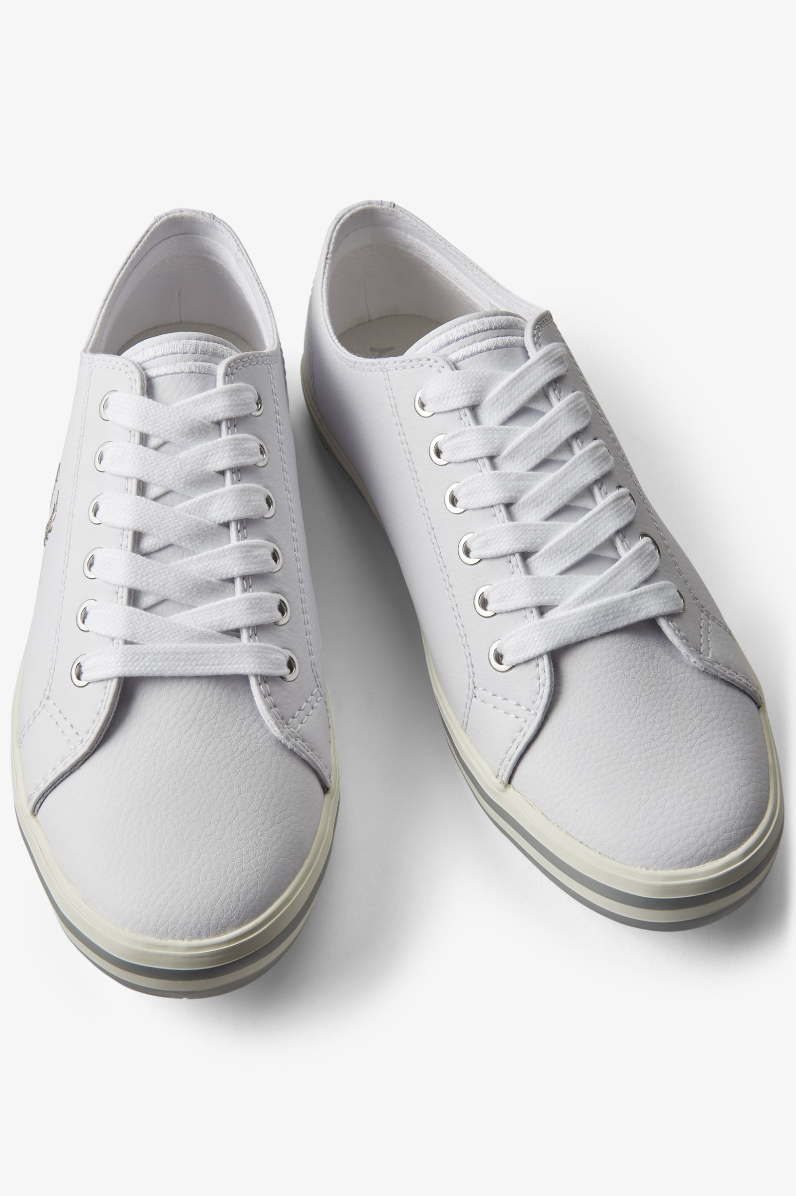 fred perry kingston leather plimsolls in white