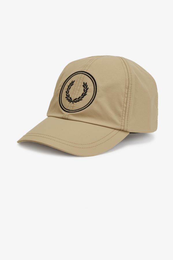 قبعة من الريبستوب مزينة بشعار العلامة التجارية الدائرية