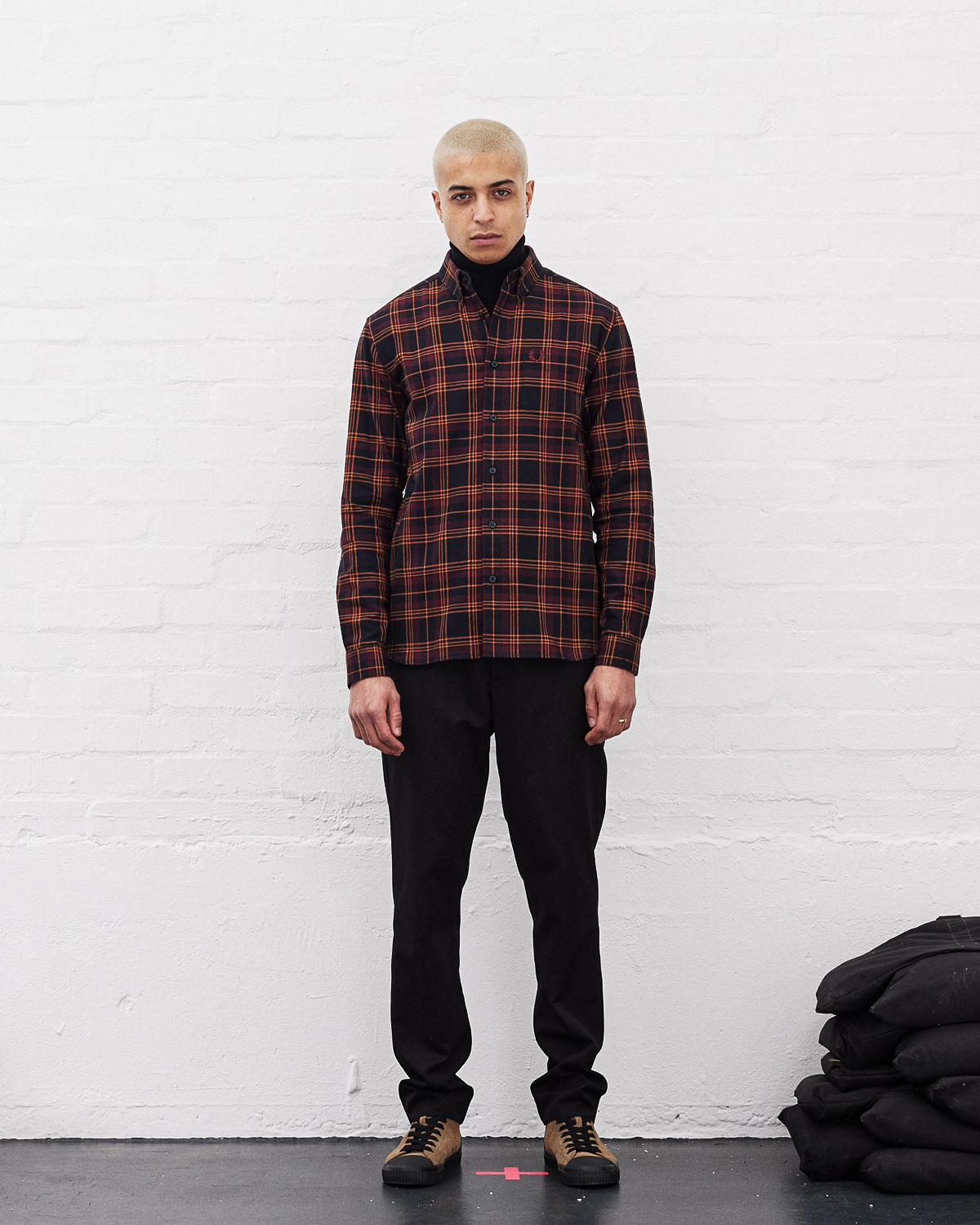 Brushed Twill Tartan Shirt / Oxblood
Classic Trousers / Black
Hughes Mid / Bark