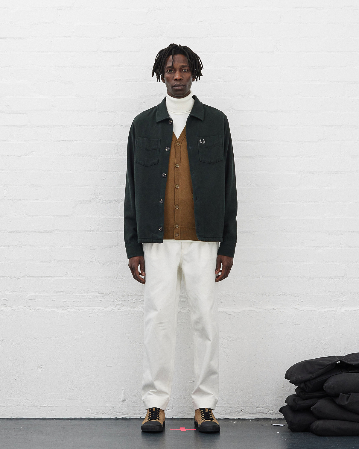 Roll Neck Jumper / Snow White
Classic Cardigan / Shaded Stone
Wool Blend Overshirt / Night Green
Margaret Howell Twill Tennis Trousers / Snow White
Hughes Mid / Bark