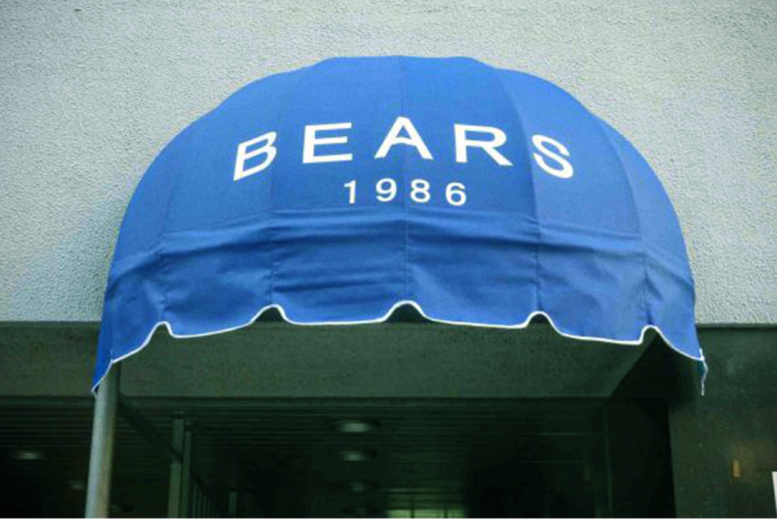 A wondrous occasion: November 2018, brings a new tent branding a number "1986". The Bears are still motivated! (Photo: Motohisa Ishihara)