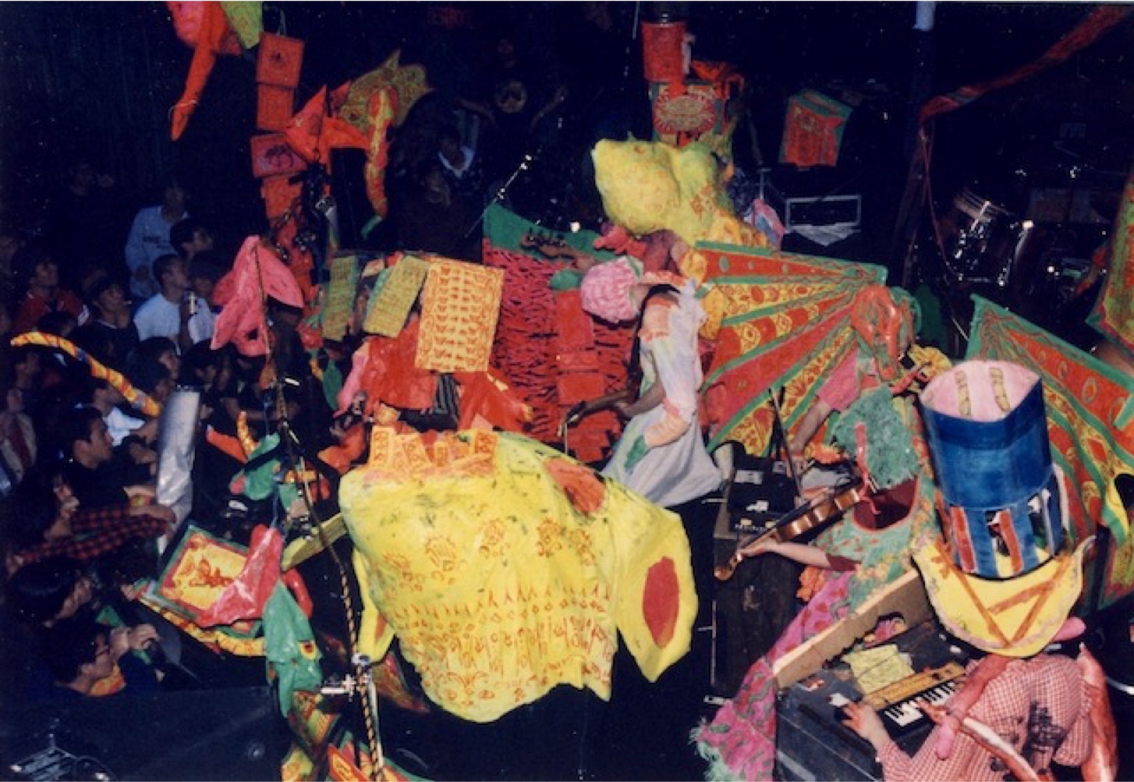 Carolina Rainbow. December 2, 1994, performance at Tempozan Bayside Jenny. The main act of the day was Boredoms. The band would come down to Osaka early tomake their costume